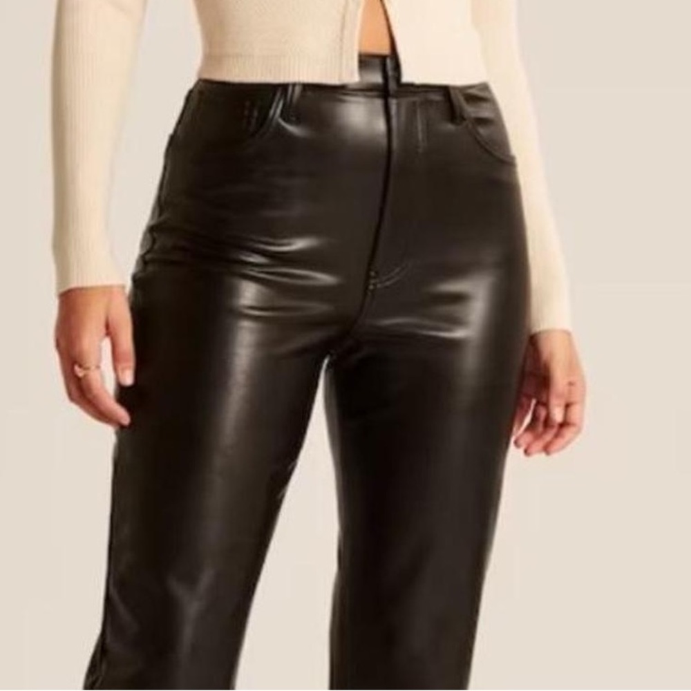 048 Abercrombie & Fitch Curve Love Vegan leather Pant NWOT